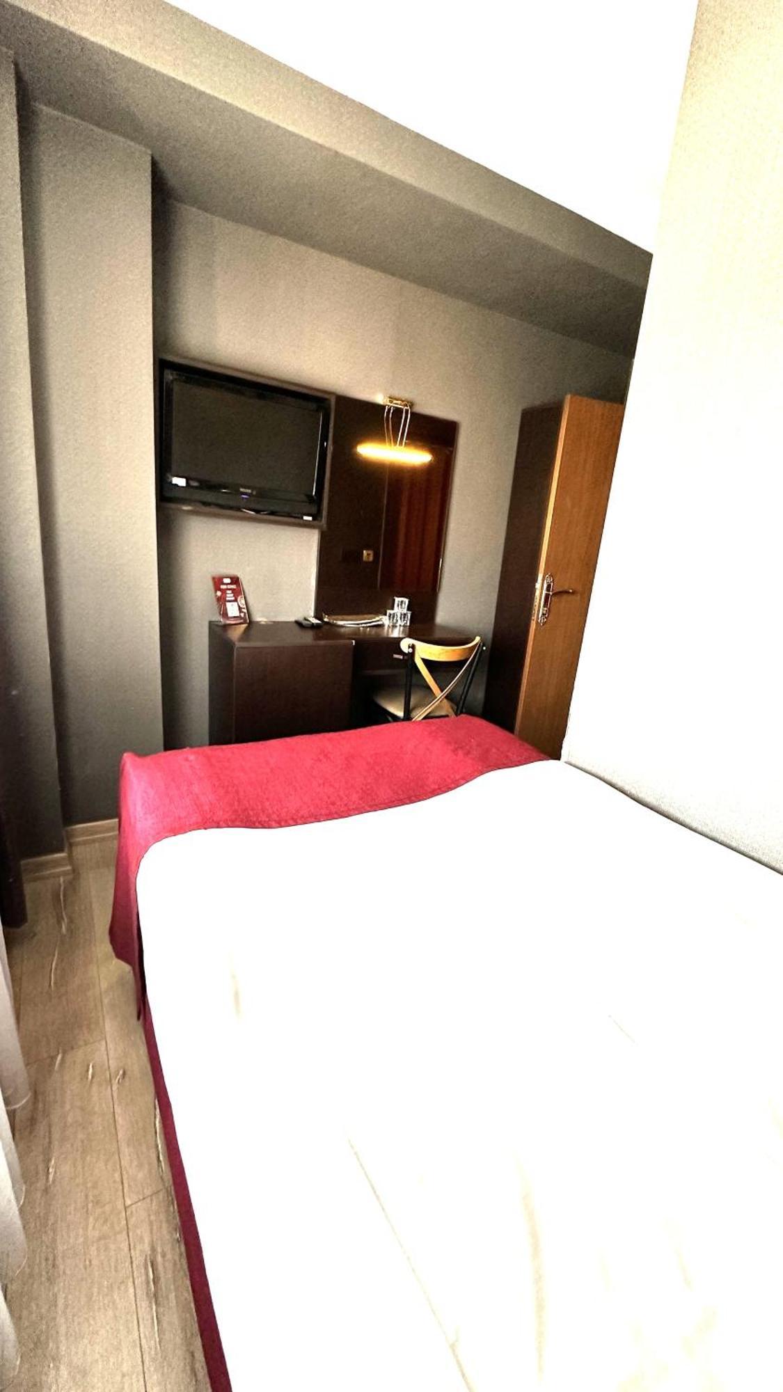Atesde Dustu Salvara Hotel Истанбул Екстериор снимка